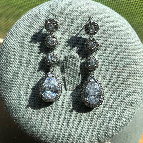 Water Drop Shaped Dangle Earrings Simulated Diamonds White Gold Plated - Picture 4 of 6